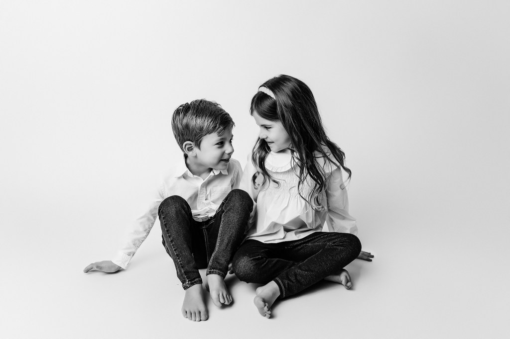 family photographer rochester michigan. siblings photos