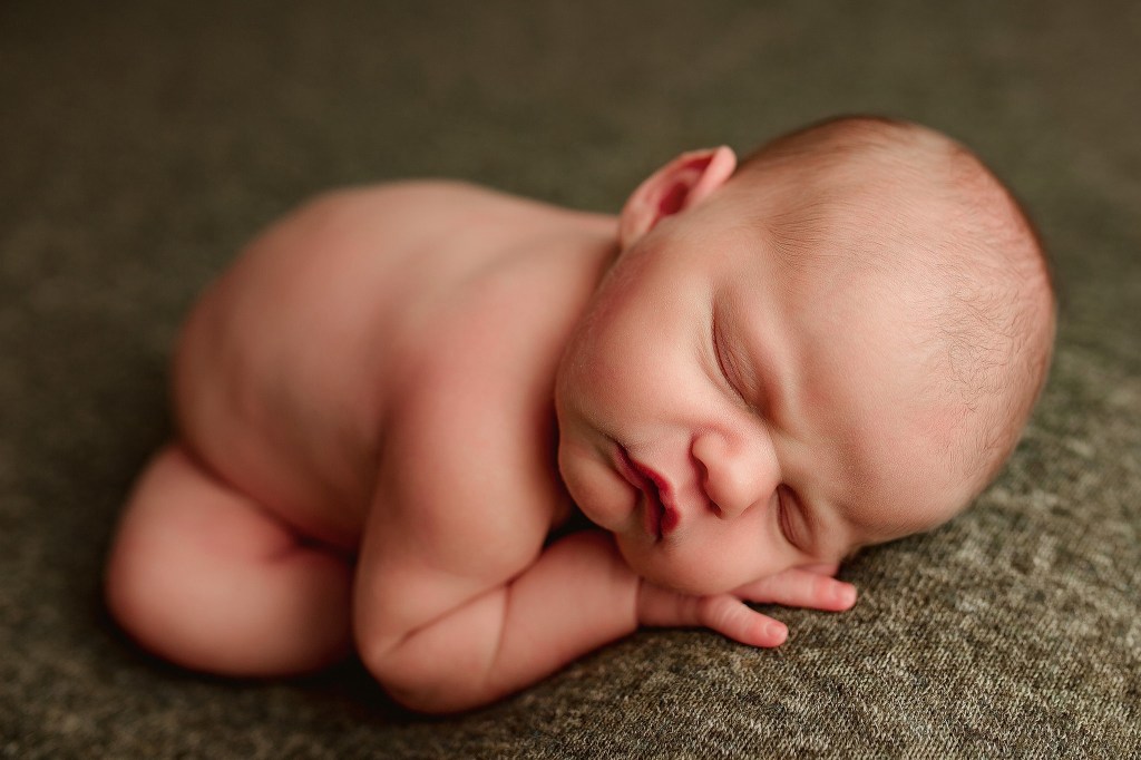 studio newborn photos 