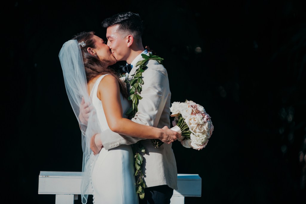 first kiss at wedding in mexico
