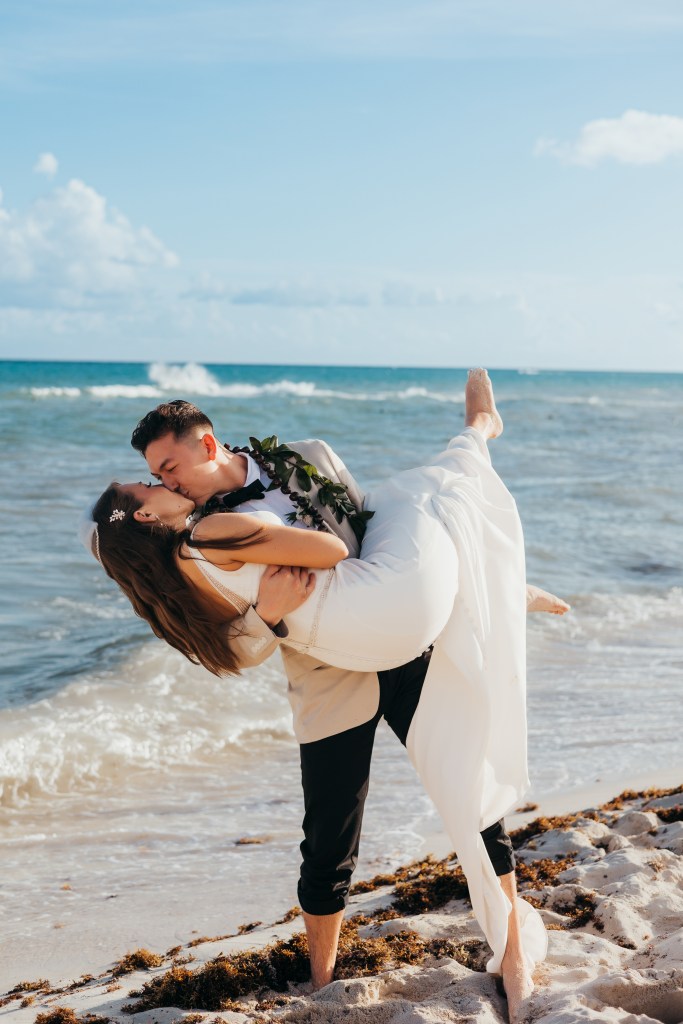 Bride and groom kissing in Mexico destination wedding