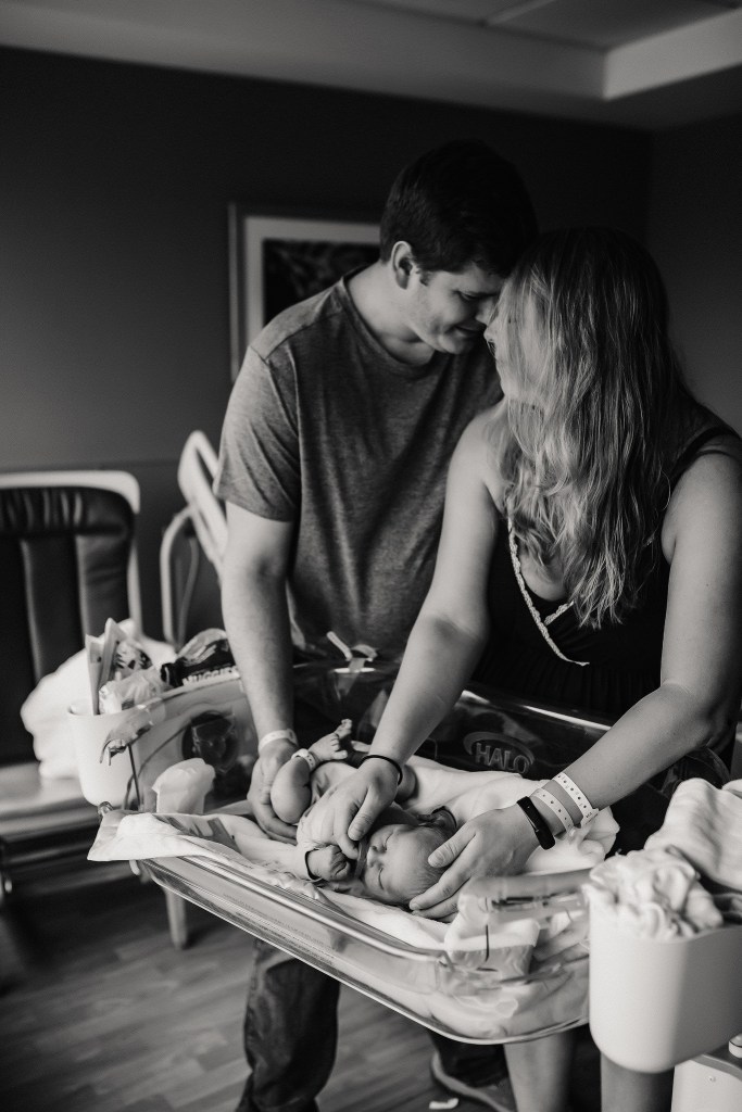 lifestyle photo session in hospital when baby is born