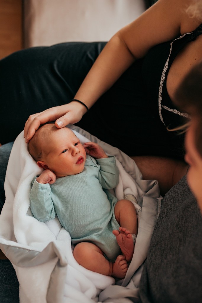 newborn photo shoot in hospital